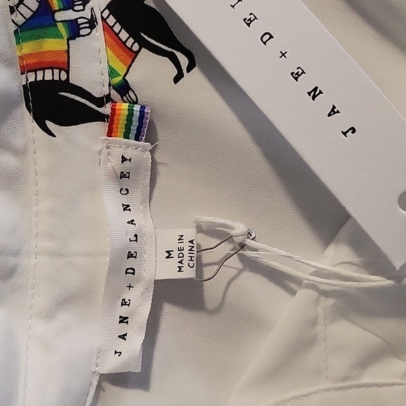 Jane & Delancey White Button Down Cap Sleeve Dog Pride Rayon Blouse Size M - Picture 6 of 11